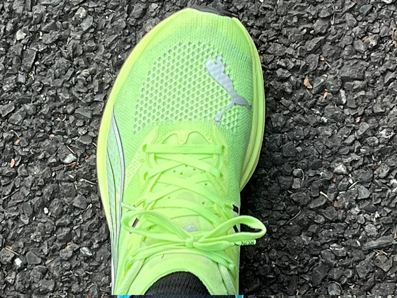 ディヴィエイトニトロの靴ひもアップ画像