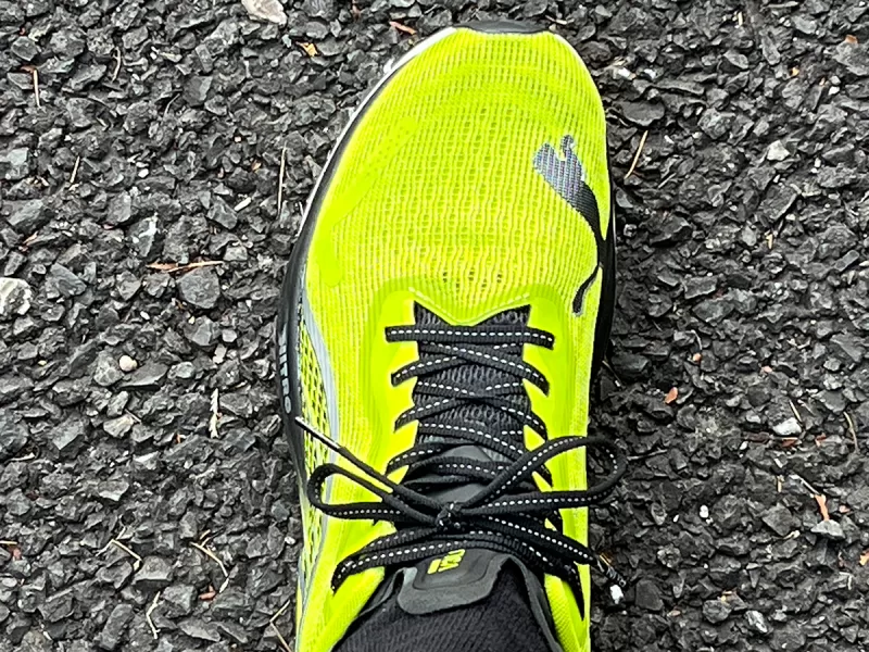 ヴェロシティニトロの靴ひもアップ画像